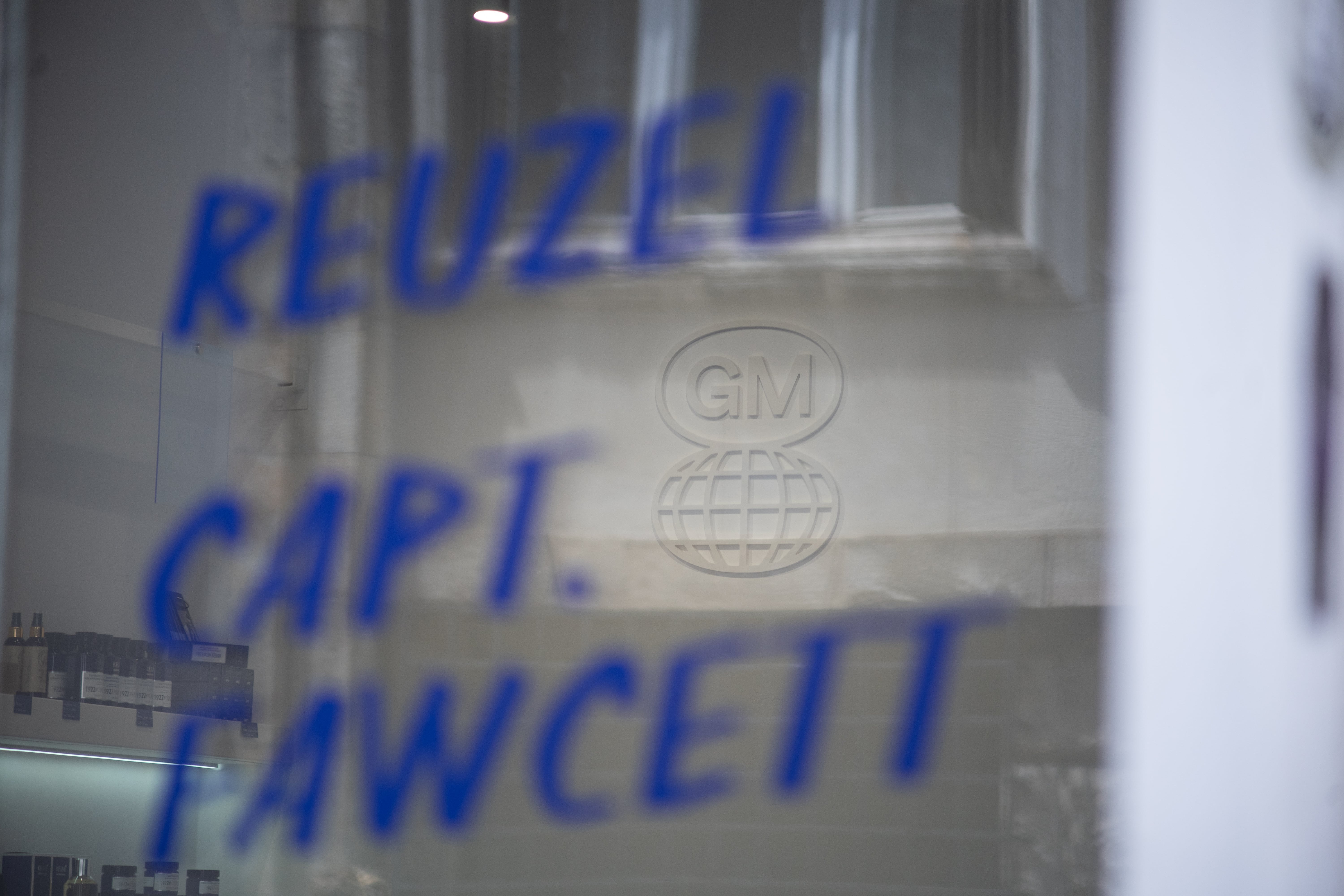 Brand names on the glass, the GM globe relief behind
